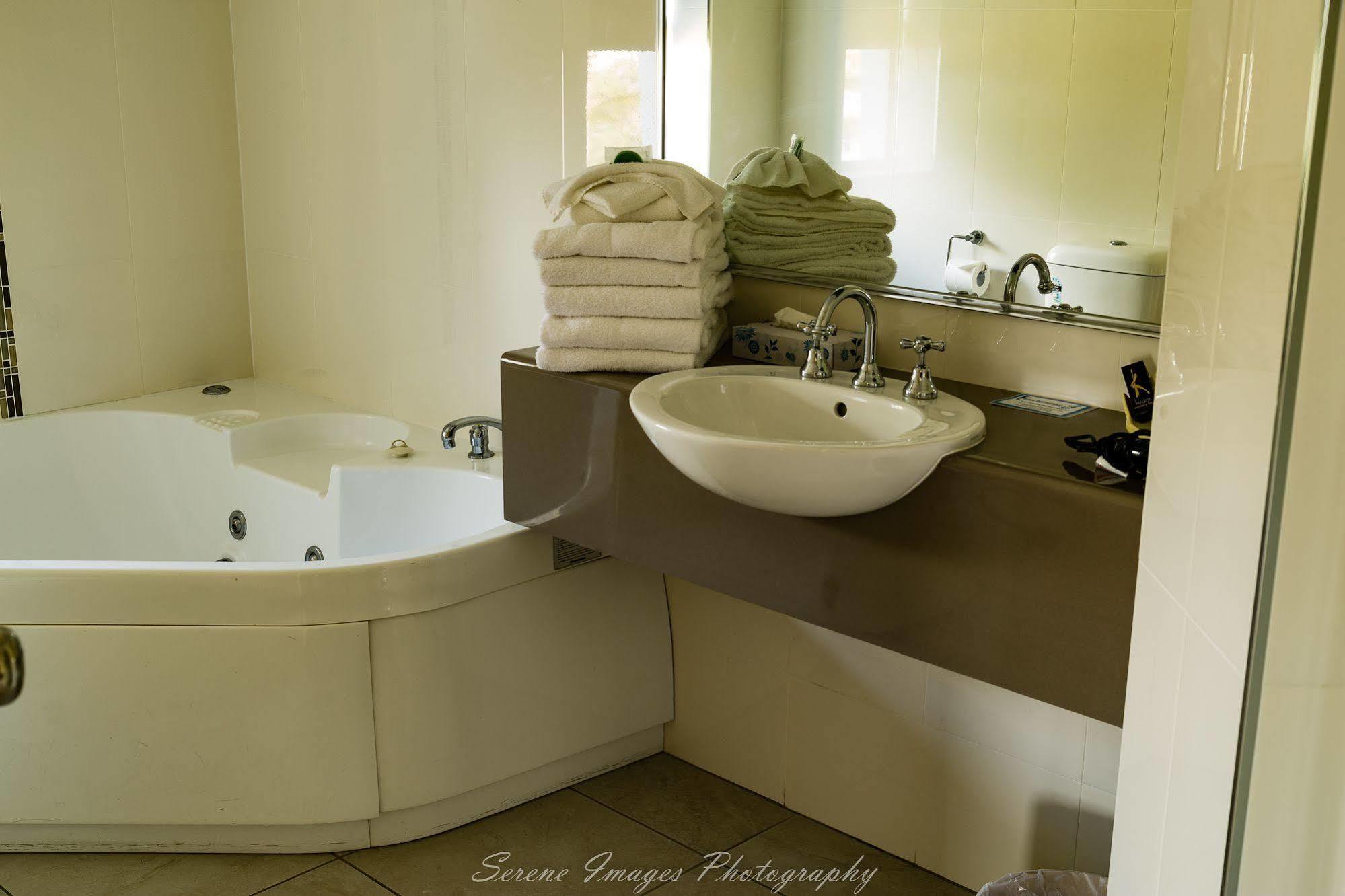 Ocean International Hotel Mackay Buitenkant foto